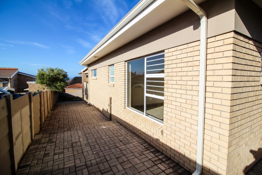 4 Bedroom Property for Sale in Menkenkop Western Cape